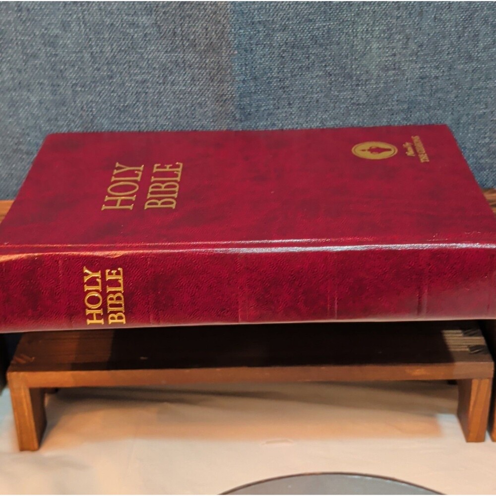 Holy Bible Placed By The Gideons Red Hardcover Book Classic - Picture 4 of 16